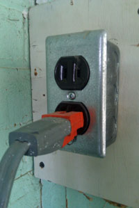 Some outlets require use of a 3-prong adapter to host a power monitor.